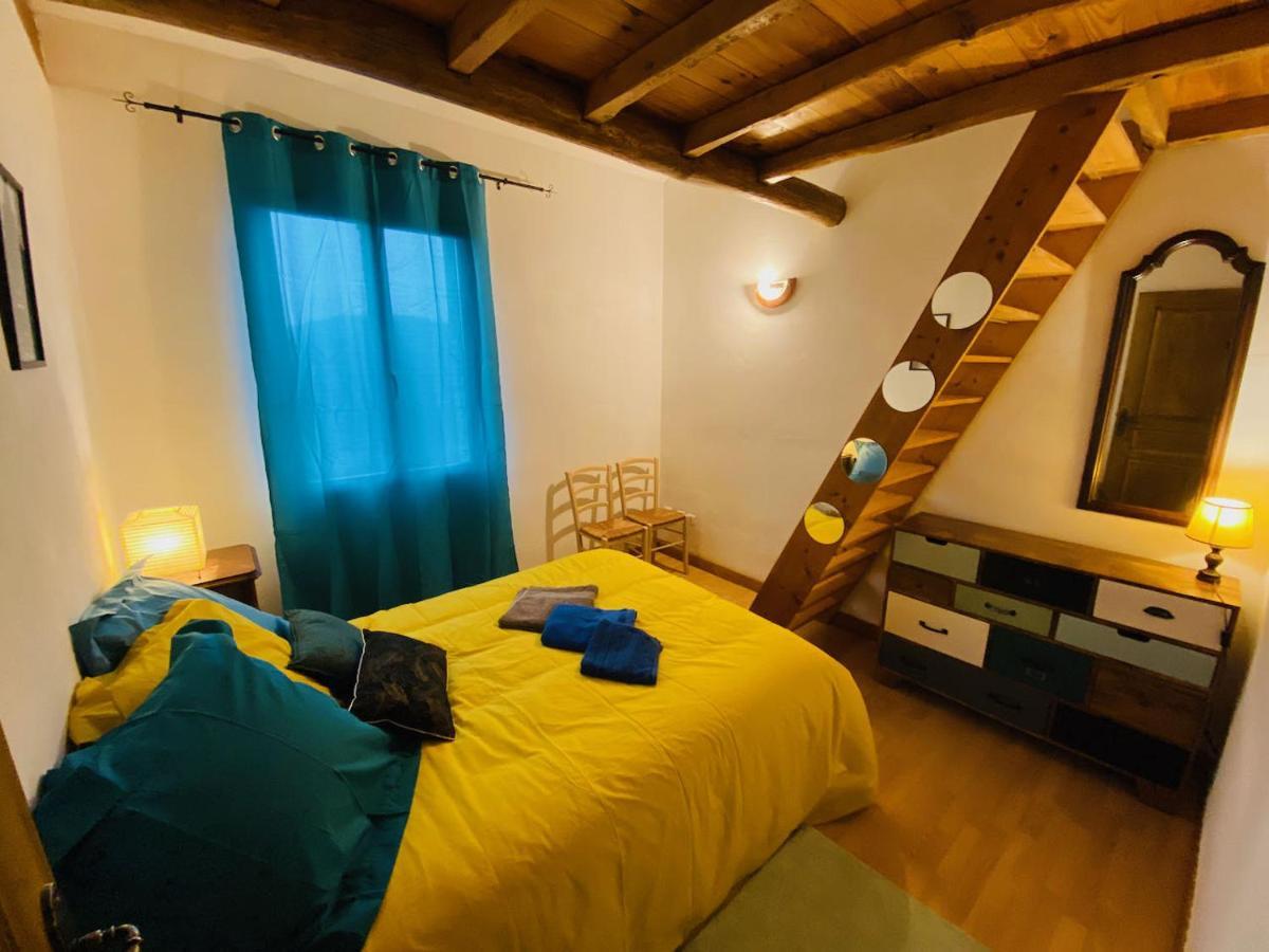 Maison Lgbt Des Monts Bleus Saint-Roman-de-Tousque Exterior photo